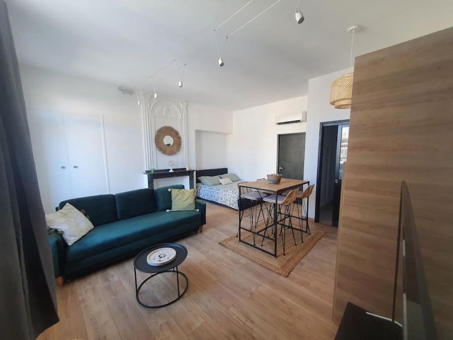 -Garrigue- Face A La Cite Medievale Studio Terrasse Classe 4☆ Carcassone Exterior photo